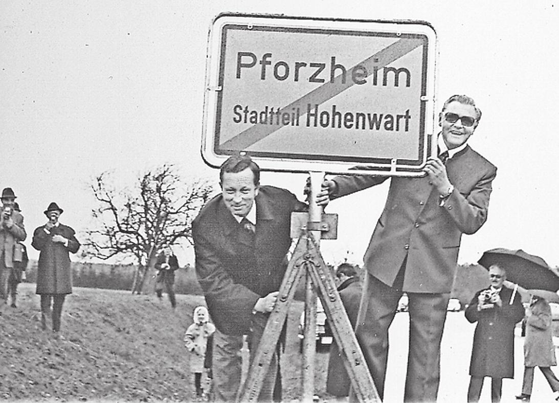 Neu-Ortsvorsteher Günter Morlock (rechts) mit OB Willi Weigelt. ARCHIVFOTO: STADTARCHIV PFORZHEIM S1-16-11-V-3-31, RICHARD KIPPER