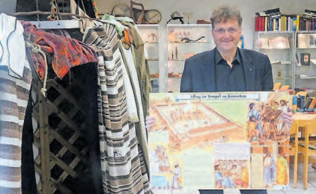 Didaktisch gewieft: Museumsleiter Michael Landgraf am Erzählzelt. Didaktisch gewieft: Museumsleiter Michael Landgraf am Erzählzelt.