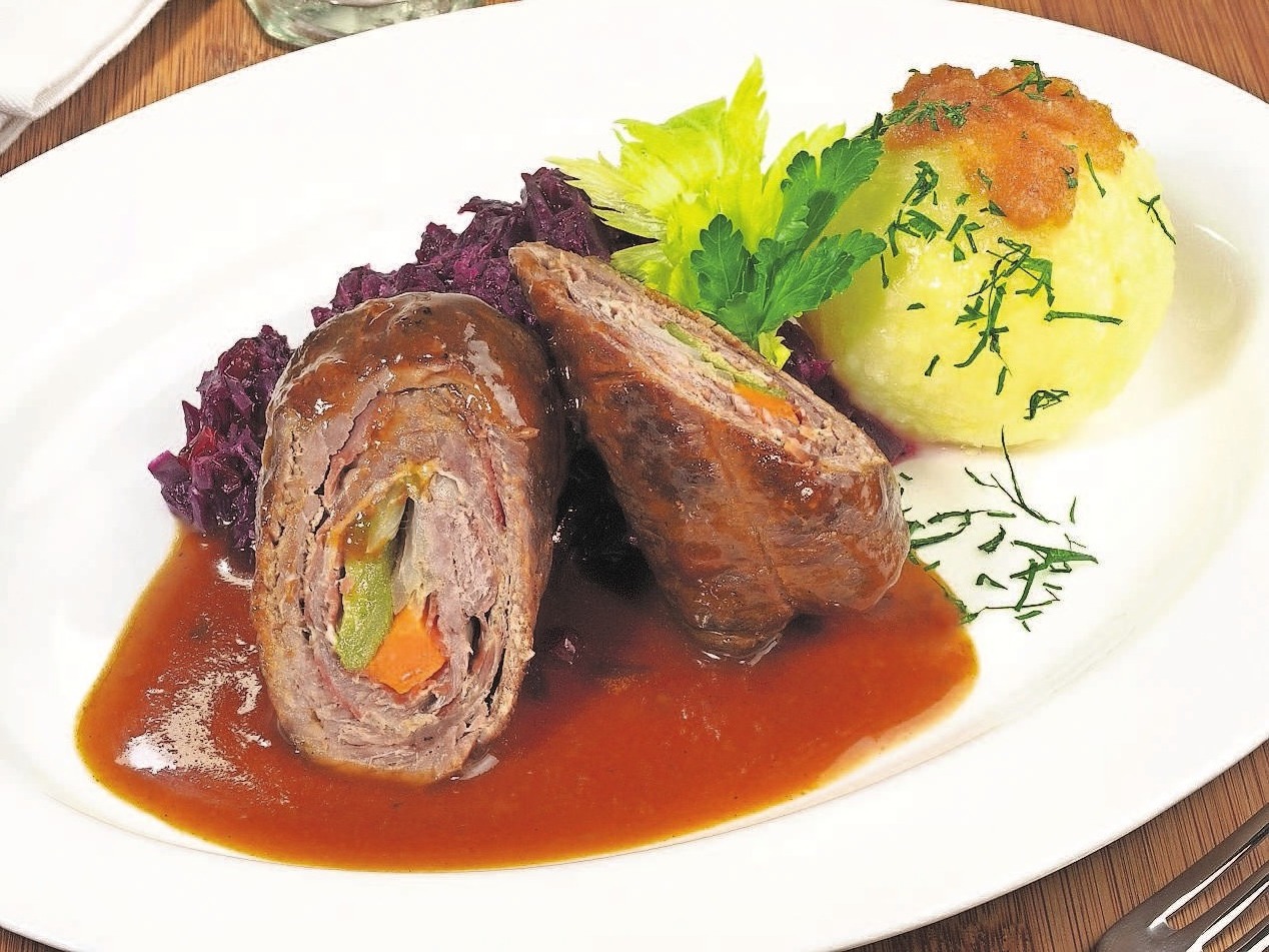 Mit qualitativ hochwertigem Fleisch, das aus der Gegend bezogen wird, werden die schmackhaften Speisen zubereitet. Foto: Adobe Stock Mit qualitativ hochwertigem Fleisch, das aus der Gegend bezogen wird, werden die schmackhaften Speisen zubereitet. Foto: Adobe Stock
