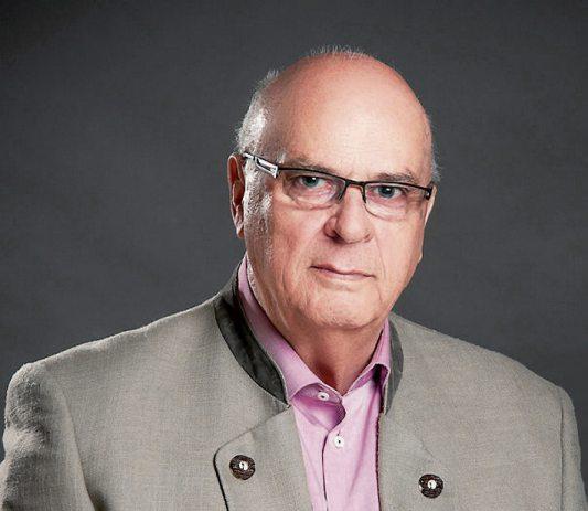 Georg Schanz ist ein leuchtendes Beispiel für den „Ehrbaren Handwerker“, der Fairness, Respekt und Ehrlichkeit gegenüber Kunden und Mitarbeitern praktiziert. Die Renner GmbH ist durch Georg Schanz geprägt. Der gebürtige Nordschwarzwälder hat das Bauhandwerk von der Pike auf gelernt. Bereits mit 15 Jahren absolvierte er eine Maurerlehre, ist seit 1964 Maurermeister und erhielt 2014 den goldenen Meisterbrief. Bilder: RennerGmbH Georg Schanz ist ein leuchtendes Beispiel für den „Ehrbaren Handwerker“, der Fairness, Respekt und Ehrlichkeit gegenüber Kunden und Mitarbeitern praktiziert. Die Renner GmbH ist durch Georg Schanz geprägt. Der gebürtige Nordschwarzwälder hat das Bauhandwerk von der Pike auf gelernt. Bereits mit 15 Jahren absolvierte er eine Maurerlehre, ist seit 1964 Maurermeister und erhielt 2014 den goldenen Meisterbrief. Bilder: RennerGmbH