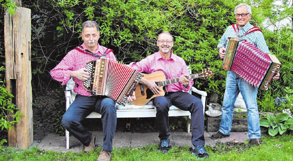Die Lendershäuser Musikanten unterhalten die Gäste im Sportheim zum Auftakt der Kirchweih am Freitag. FOTO: GUDRUN KLOPF Die Lendershäuser Musikanten unterhalten die Gäste im Sportheim zum Auftakt der Kirchweih am Freitag. FOTO: GUDRUN KLOPF