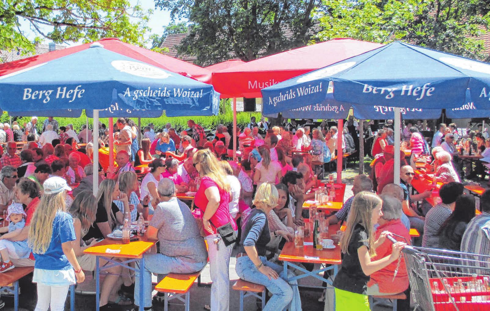 Die Reihen sind jedes Jahr gut gefüllt beim Gartenfest in Aßmannshardt. FOTO: PRIVAT Die Reihen sind jedes Jahr gut gefüllt beim Gartenfest in Aßmannshardt. FOTO: PRIVAT