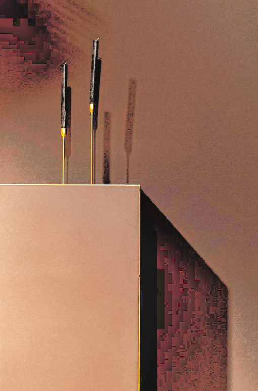 Generell beruhigen Ton-inTon-Kombinationen das Auge: Das Sideboard von Linja steht vor einer braunen Wand, die die neue Farbe „be rooted!“ von Colornetwork aufgreift. Generell beruhigen Ton-inTon-Kombinationen das Auge: Das Sideboard von Linja steht vor einer braunen Wand, die die neue Farbe „be rooted!“ von Colornetwork aufgreift.