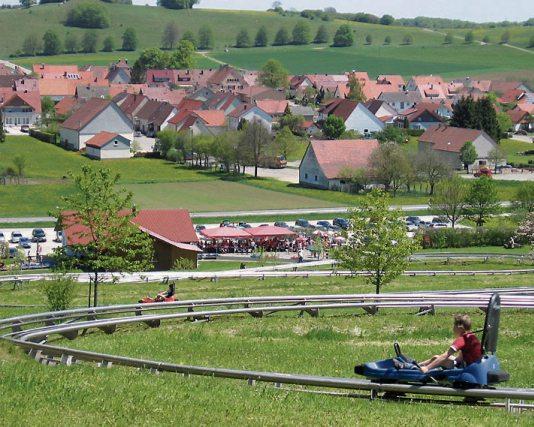 Bobbahn Donnstetten - Anschnallen und los geht’s. Der Freizeitspaß für Jung und Alt in Römerstein-Donnstetten auf der schwäbischen Alb. Bobbahn Donnstetten - Anschnallen und los geht’s. Der Freizeitspaß für Jung und Alt in Römerstein-Donnstetten auf der schwäbischen Alb.