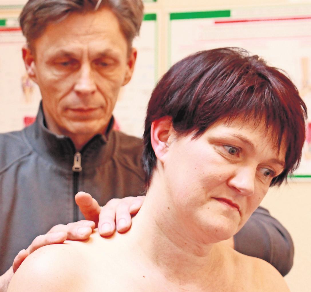 Untersuchung bei Schulter-Nackenverspannungen Untersuchung bei Schulter-Nackenverspannungen