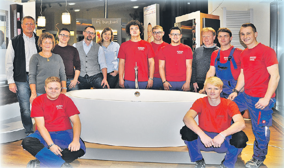 Unternehmerfamilie Markart mit ihren acht erfahrenen Mitarbeitern (Foto: Archiv Markart) Unternehmerfamilie Markart mit ihren acht erfahrenen Mitarbeitern (Foto: Archiv Markart)