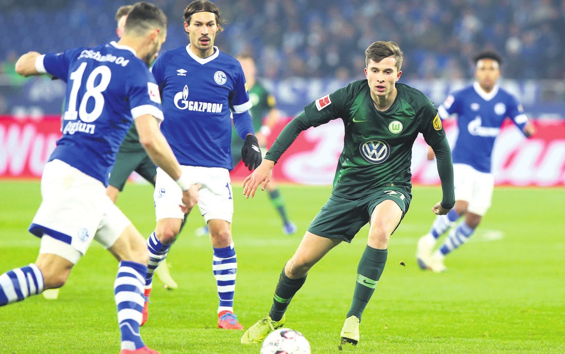 Torschützen unter sich: Ex-VfLer Daniel Caligiuri sorgte für die Führung der Schalker, die von Elvis Rexhbecaj egalisiert wurde. Am Ende stand es aber 1:2 aus Sicht der Wolfsburger. Foto: regios24 Torschützen unter sich: Ex-VfLer Daniel Caligiuri sorgte für die Führung der Schalker, die von Elvis Rexhbecaj egalisiert wurde. Am Ende stand es aber 1:2 aus Sicht der Wolfsburger. Foto: regios24