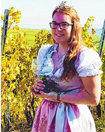 Weinprinzessin Nadine I. eröffnet das Weinfest am Freitag. FOTO:FESTGEMEINSCHAFT Weinprinzessin Nadine I. eröffnet das Weinfest am Freitag. FOTO:FESTGEMEINSCHAFT