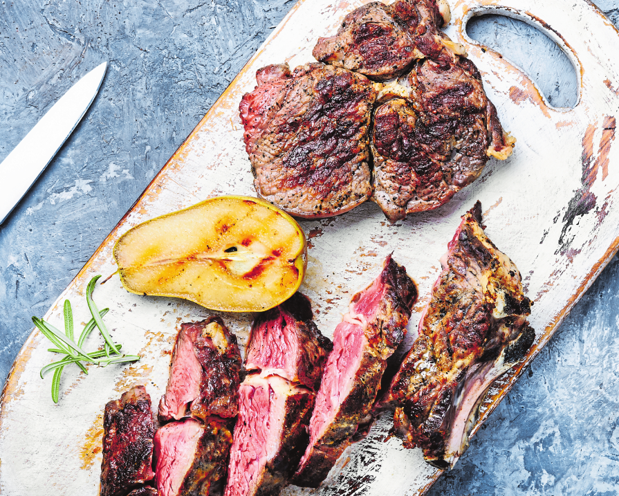 Perfekt geröstet: Mit den neuesten Grills bei Cactus hobbi gelingen auch dem größten Grilllaien die feinsten Steaks.