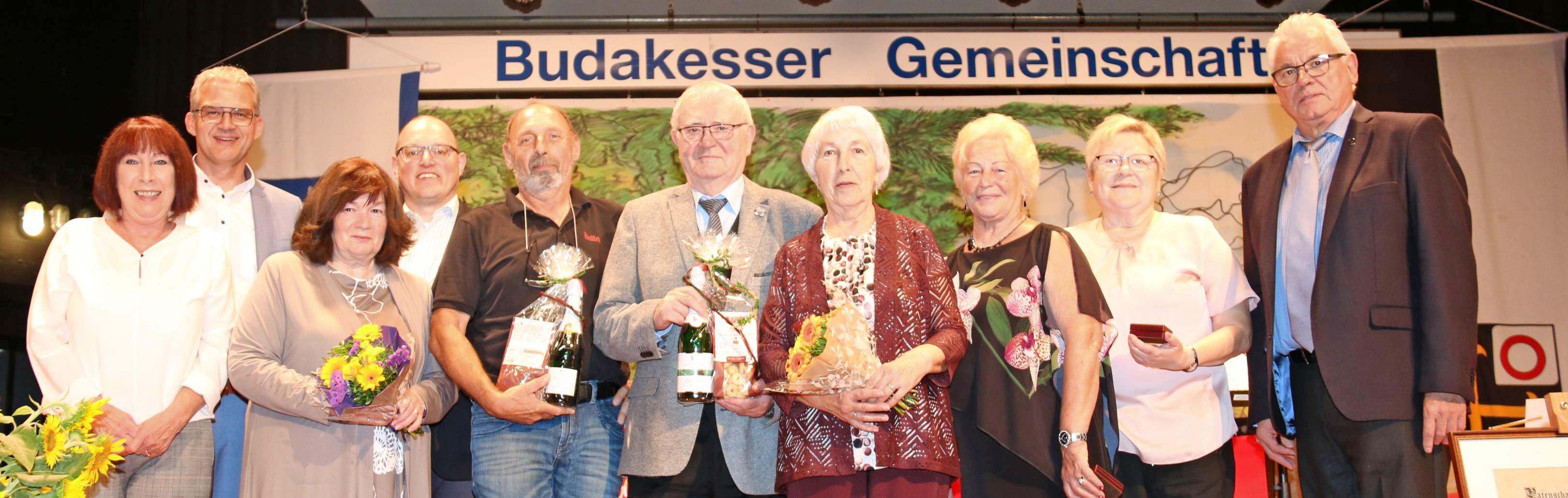 Beim 73. „Kiritog“: (von links) Angela Gorzawski, OB Steffen Hertwig, Maria Schönbrunn, LDU-Vorsitzender Joschi Ament, Klaus Schomann, Josef und Cornelia Pable, Maria Kaltwasser, Anita Krassman und Vorsitzender Franz Huber. Foto: snp Beim 73. „Kiritog“: (von links) Angela Gorzawski, OB Steffen Hertwig, Maria Schönbrunn, LDU-Vorsitzender Joschi Ament, Klaus Schomann, Josef und Cornelia Pable, Maria Kaltwasser, Anita Krassman und Vorsitzender Franz Huber. Foto: snp