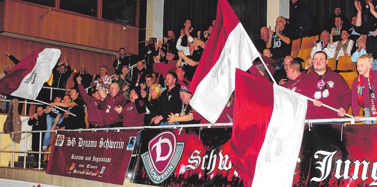 Im vergangenen Jahr sorgten unter anderem die Fans der SG Dynamo Schwerin für gute Stimmung. Im vergangenen Jahr sorgten unter anderem die Fans der SG Dynamo Schwerin für gute Stimmung.
