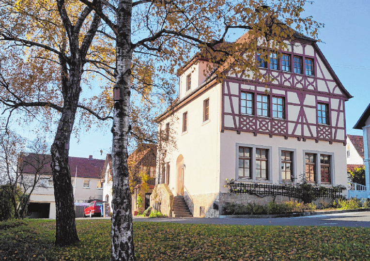 Im Jahr 1913 wurde die „Alte Schule“ erbaut. Sie steht unter Denkmalschutz. FOTO: ELKE ENGLERT Im Jahr 1913 wurde die „Alte Schule“ erbaut. Sie steht unter Denkmalschutz. FOTO: ELKE ENGLERT