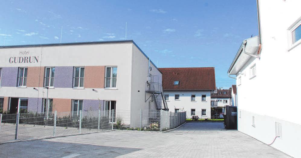 Der KWB-Neubau (r.) ist in direkter Nachbarschaft zum Hotel Gudrun entstanden. Der KWB-Neubau (r.) ist in direkter Nachbarschaft zum Hotel Gudrun entstanden.