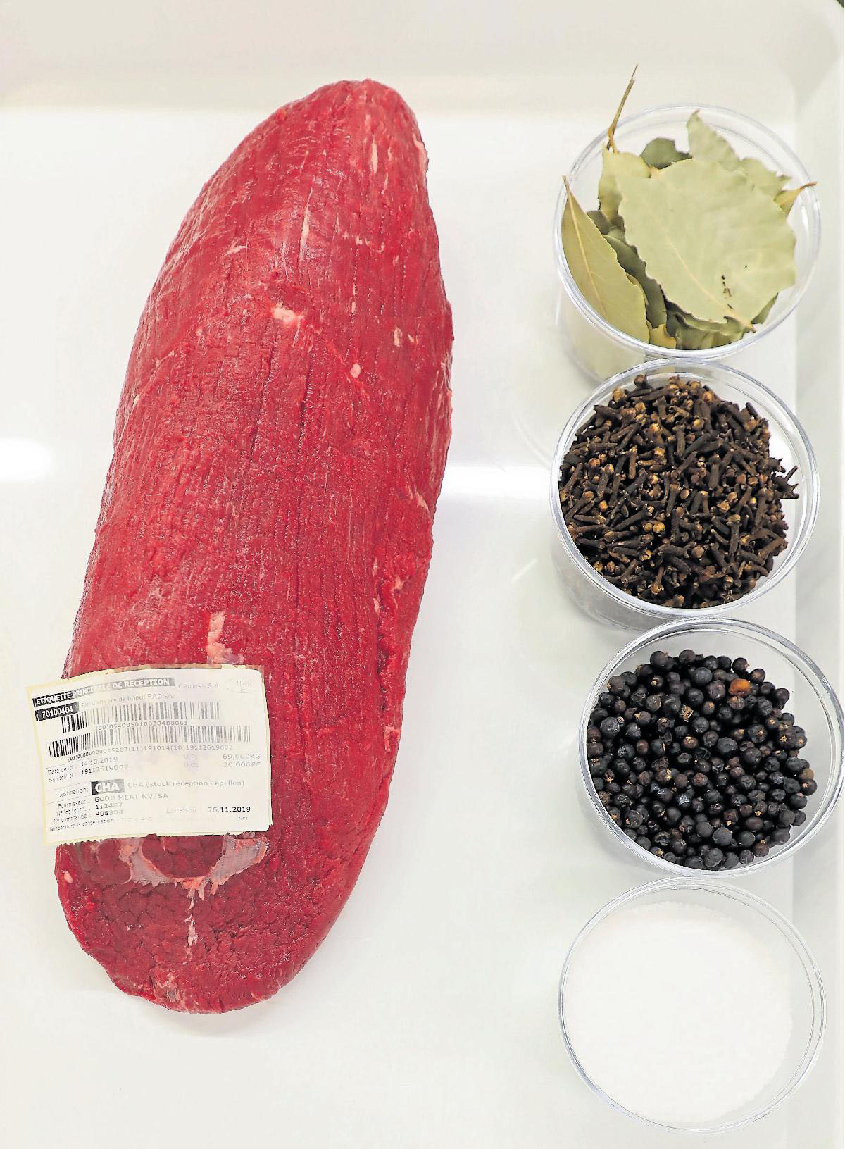 Bei der Verarbeitung kommen frische und aromatische Gewürze zum Einsatz und keine Fertigmischungen. Bei der Verarbeitung kommen frische und aromatische Gewürze zum Einsatz und keine Fertigmischungen.