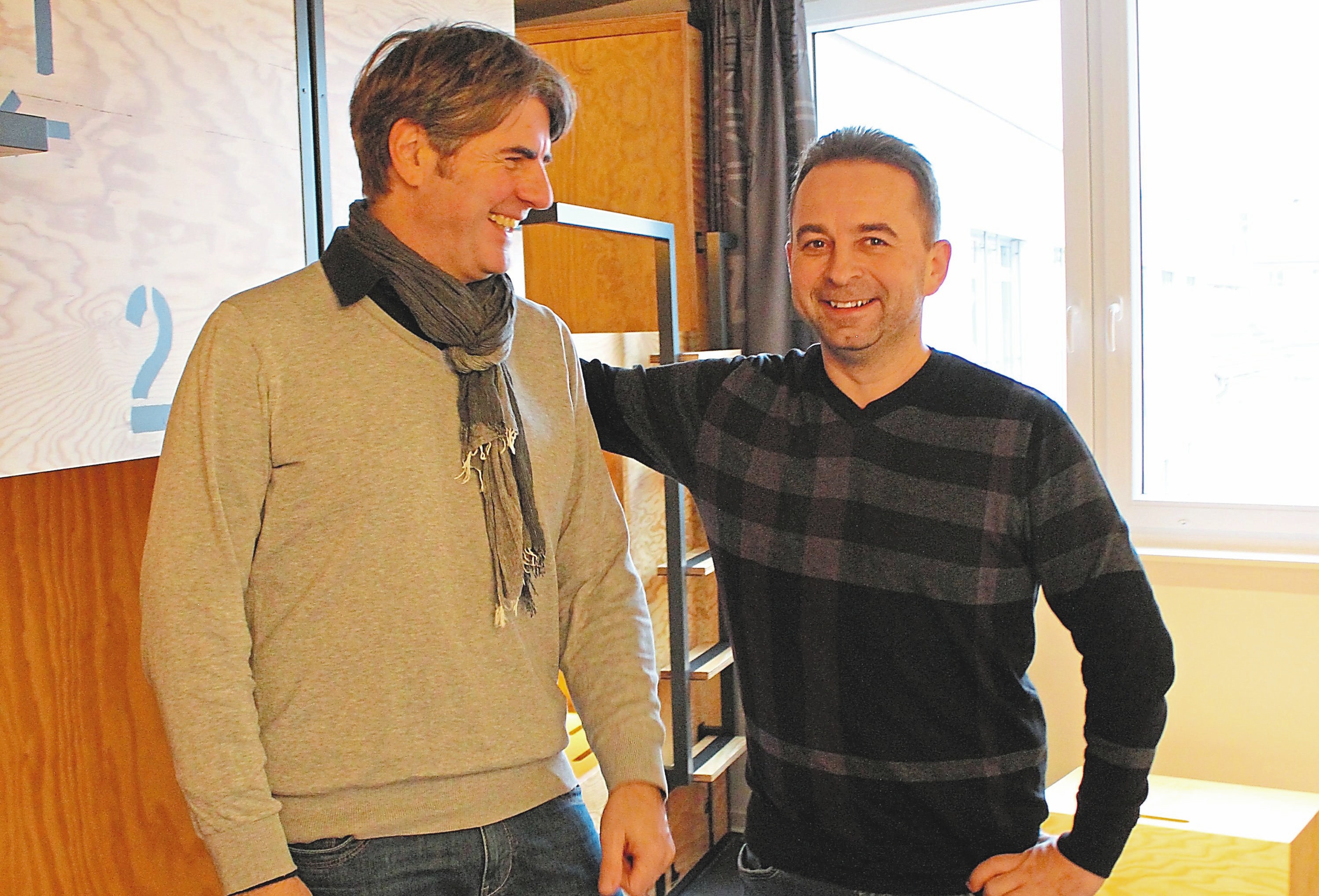 Architekt Dirk Kaminski (l.) und Bauleiter der Gruppe MDK Münster Alexander Keller zeichneten für den Umbau des Gebäudes am Verspoel 1 verantwortlich. Foto: kri Architekt Dirk Kaminski (l.) und Bauleiter der Gruppe MDK Münster Alexander Keller zeichneten für den Umbau des Gebäudes am Verspoel 1 verantwortlich. Foto: kri