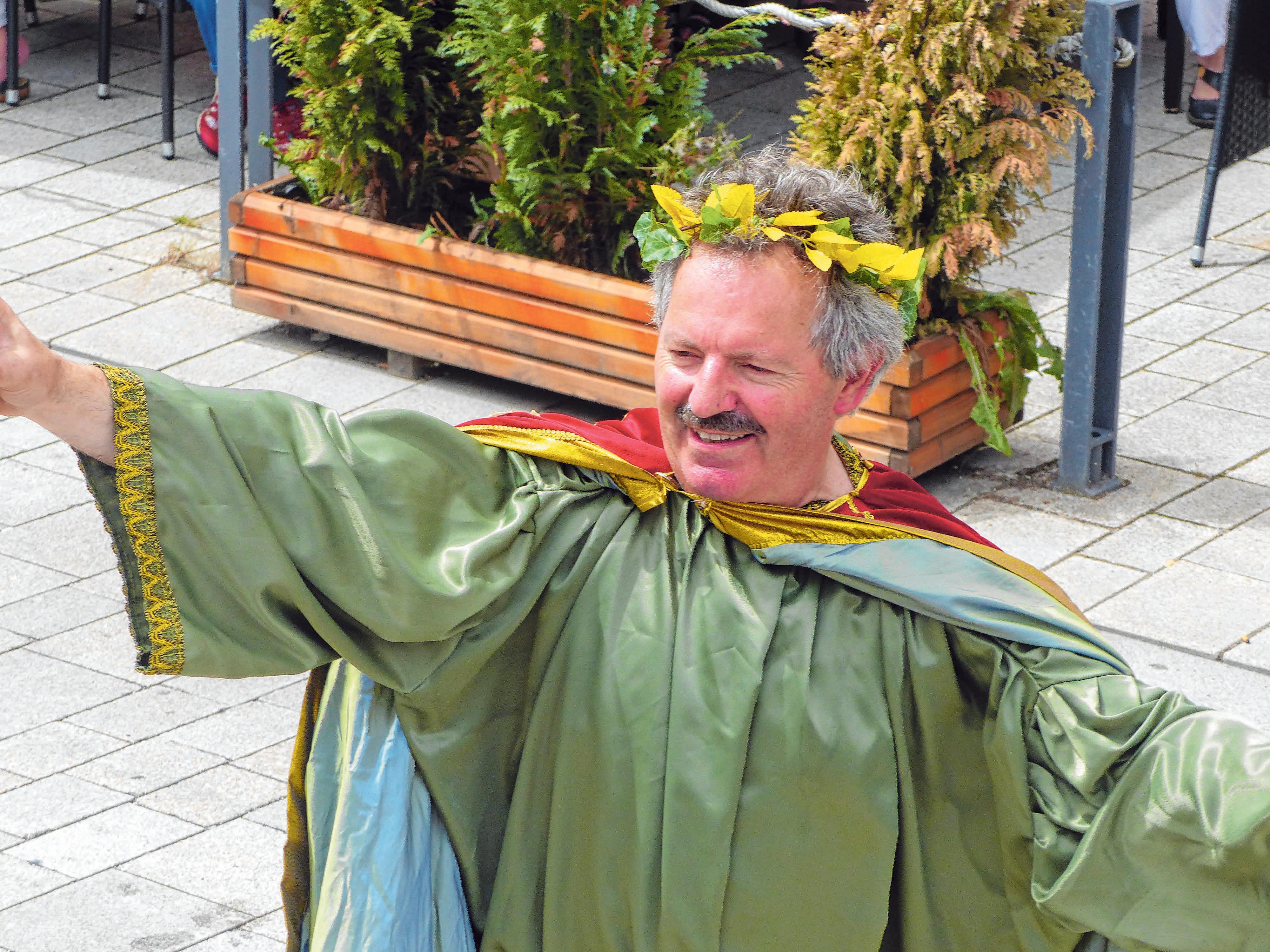 Der Handwerkermarkt findet am Samstag, 13 Juli in Mengen statt. Für die Zuschauer wird es viel zu sehen geben. FOTOS: STADT MENGEN, VERANSTALTER Der Handwerkermarkt findet am Samstag, 13 Juli in Mengen statt. Für die Zuschauer wird es viel zu sehen geben. FOTOS: STADT MENGEN, VERANSTALTER