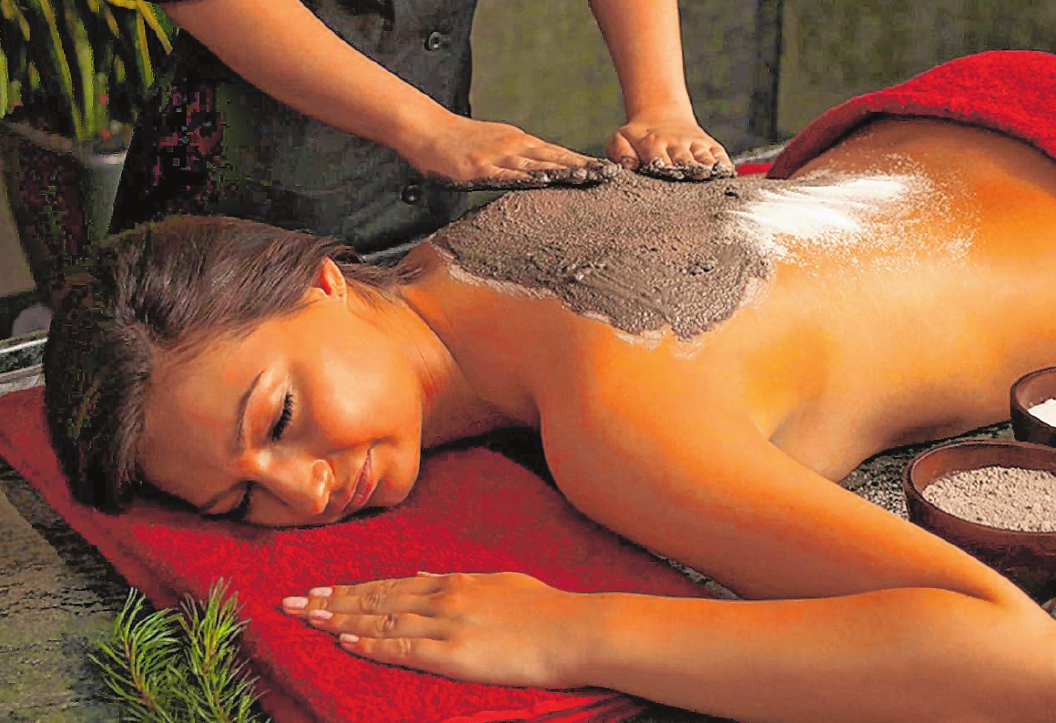 Eine Ganzkörpermassage mit Laist ist ein besonders wohltuendes Erlebnis. FOTO: DJD/RUPERTUSTHERME/P. CONS/G. BAES Eine Ganzkörpermassage mit Laist ist ein besonders wohltuendes Erlebnis. FOTO: DJD/RUPERTUSTHERME/P. CONS/G. BAES