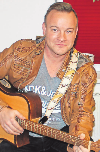 Christian Matthies tritt am 30. November ab 19 Uhr beim Adventsmarkt in Grevesmühlen auf. Christian Matthies tritt am 30. November ab 19 Uhr beim Adventsmarkt in Grevesmühlen auf.