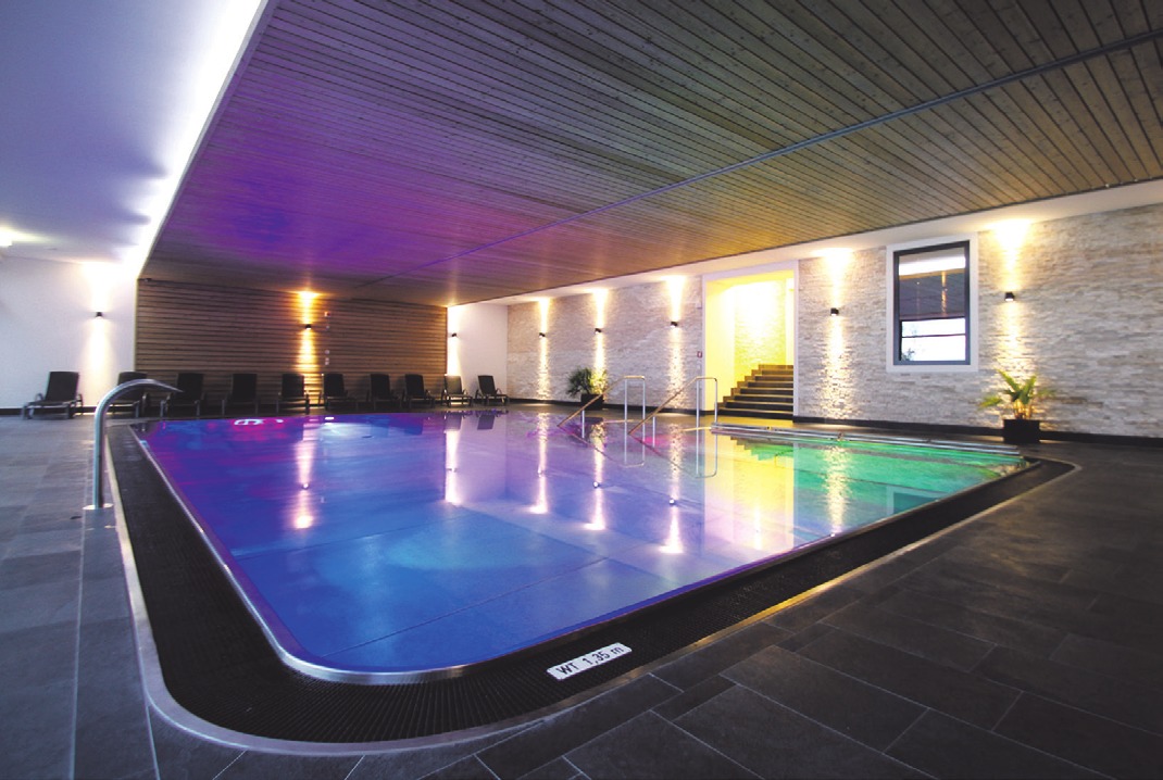 Das Panoramahallenbad und die großzügige moderne Saunalandschaft steht auch externen Gästen zur Verfügung. Fotos: Bodenseehotel Sonnenhof