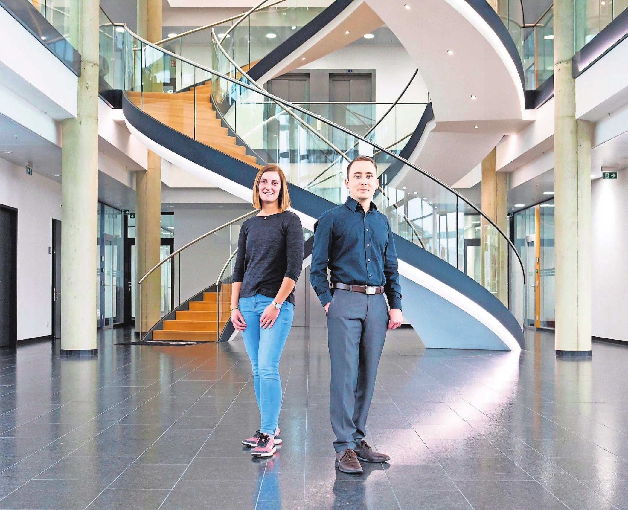 Isabell Neubert und Sebastian Triebel sind nur zwei von vielen jungen Menschen, für die die Ausbildung der Anfang auf der Karriereleiter bei Kaeser gewesen ist. Isabell Neubert und Sebastian Triebel sind nur zwei von vielen jungen Menschen, für die die Ausbildung der Anfang auf der Karriereleiter bei Kaeser gewesen ist.