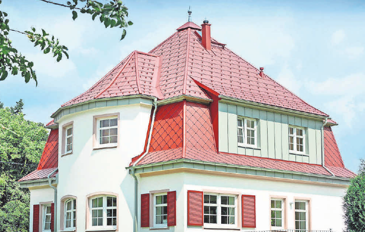 Dachschindeln aus Aluminium sind echte Leichtgewichte, dabei aber äußerst robust. Wind und Wetter können ihnen nichts anhaben. Foto: FC Dachschindeln aus Aluminium sind echte Leichtgewichte, dabei aber äußerst robust. Wind und Wetter können ihnen nichts anhaben. Foto: FC