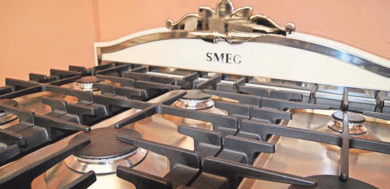 Stilvoller Küchenhelfer: Das Gaskochzentrum von SMEG aus der Elektro-Fundgrube. Stilvoller Küchenhelfer: Das Gaskochzentrum von SMEG aus der Elektro-Fundgrube.