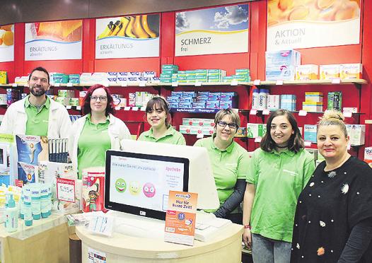 Das Team der Elefanten Apotheke ist weiterhin für seine Kunden da Bild: CS Das Team der Elefanten Apotheke ist weiterhin für seine Kunden da Bild: CS