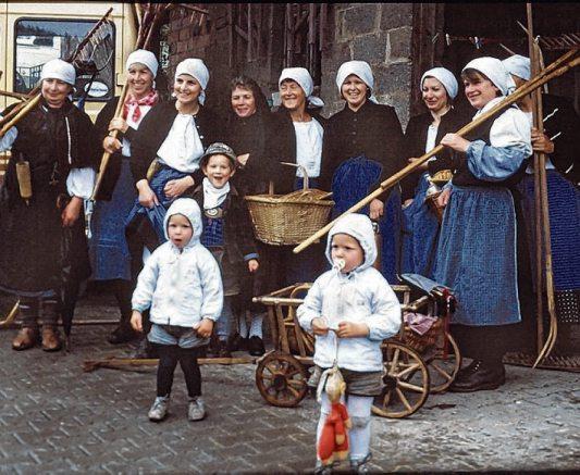 Beim Festumzug anlässlich des 100-jährigen Jubiläums der Freiwilligen Feuerwehr Cresbach im Jahr 1987. Beim Festumzug anlässlich des 100-jährigen Jubiläums der Freiwilligen Feuerwehr Cresbach im Jahr 1987.