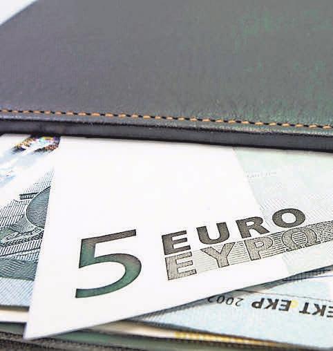 Riester-Sparende erhalten 154 Euro Grundzulage pro Kalenderjahr. Riester-Sparende erhalten 154 Euro Grundzulage pro Kalenderjahr.