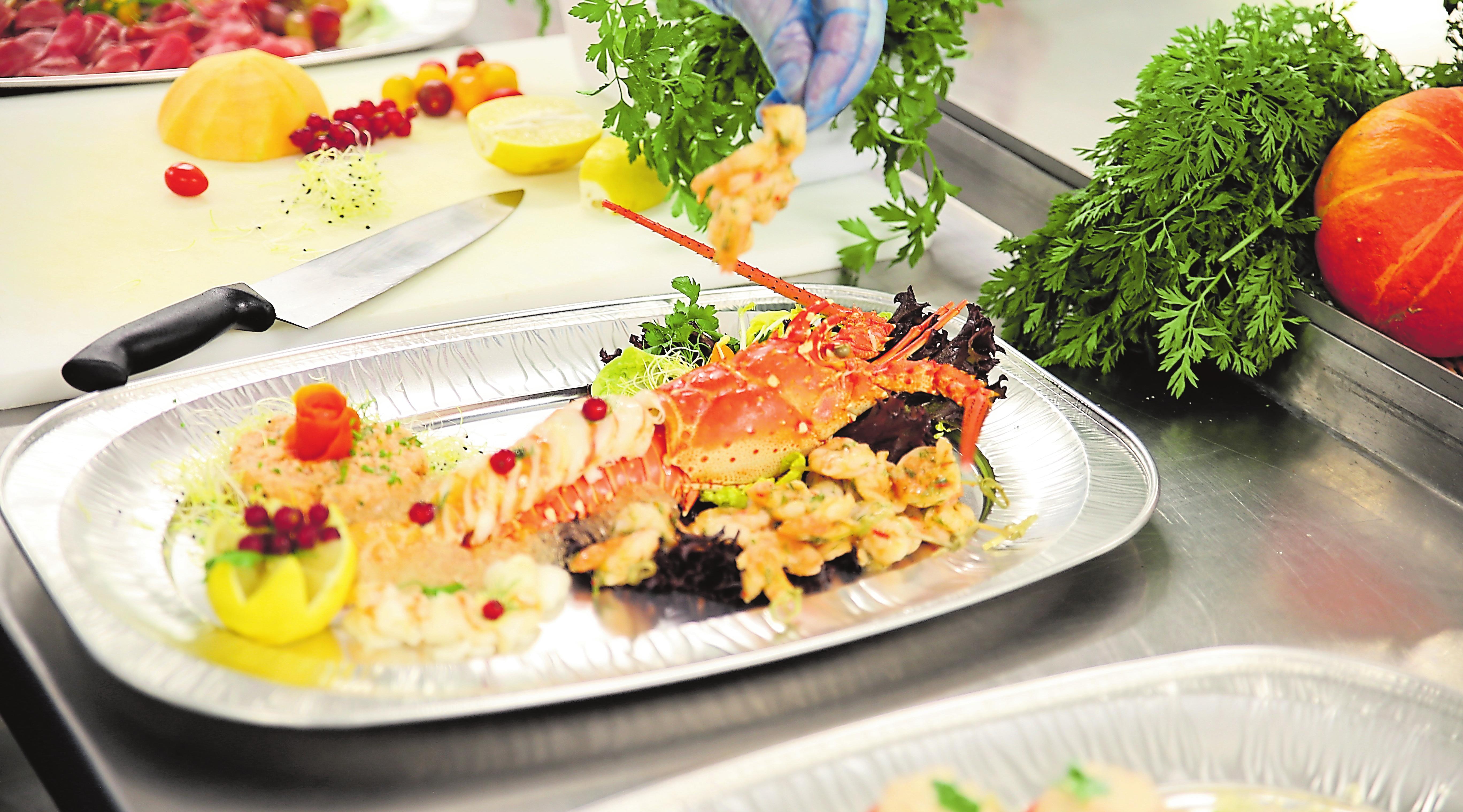  Bestellungen für Heiligabend sollten bis zum 18., solche für die Silvesternacht bis zum 26. Dezember aufgegeben werden.