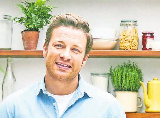 Für famila-Treuepunkte gibt es aktuell Jamie Olivers praktische Küchenhelfer zum Sonderpreis. Foto: obs/HelloFresh GmbH Für famila-Treuepunkte gibt es aktuell Jamie Olivers praktische Küchenhelfer zum Sonderpreis. Foto: obs/HelloFresh GmbH