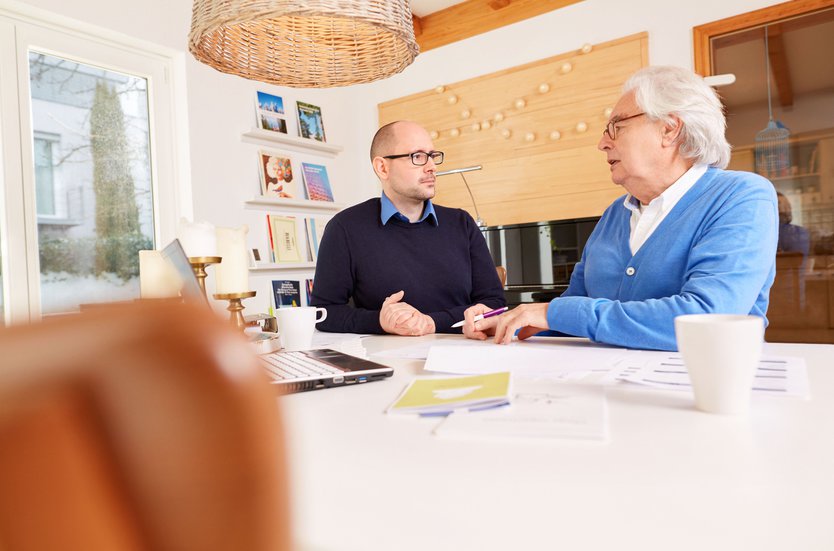 Mit guter Beratung und Kenntnis um die regionalen Angebote können Senioren oft länger zu Hause wohnen bleiben. FOTO: DJD/COMPASS PRIVATE PFLEGEBERATUNG Mit guter Beratung und Kenntnis um die regionalen Angebote können Senioren oft länger zu Hause wohnen bleiben. FOTO: DJD/COMPASS PRIVATE PFLEGEBERATUNG