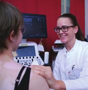 Patienten werden von Anfang an vertrauensvoll begleitet – von der konservativen Therapie und einer operativen Behandlung bis hin zu einer optimierten Begleitung in der Rehabilitation Patienten werden von Anfang an vertrauensvoll begleitet – von der konservativen Therapie und einer operativen Behandlung bis hin zu einer optimierten Begleitung in der Rehabilitation