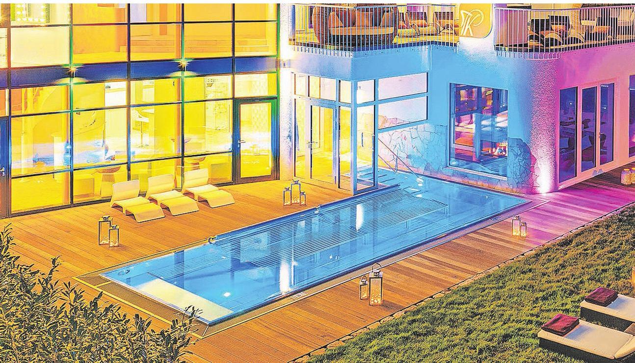 Das Poolhaus im Abendlicht. Das Poolhaus im Abendlicht.