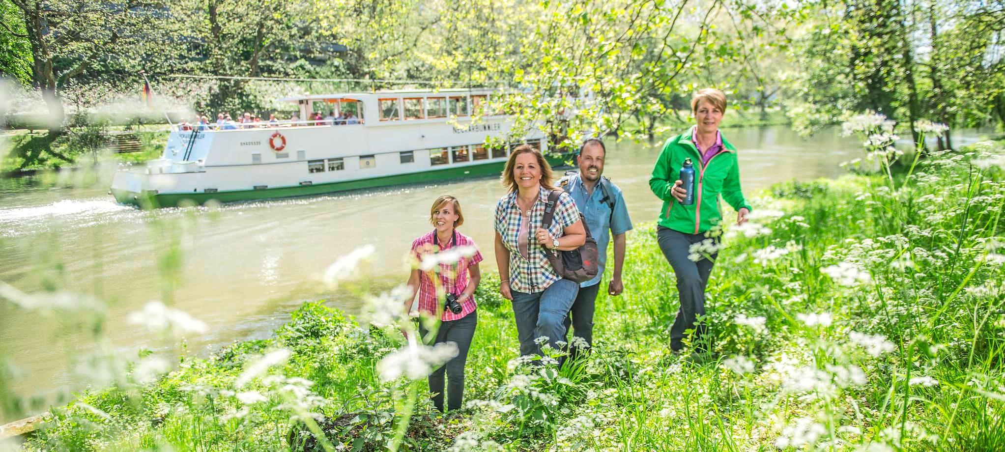 Mit dem Neckar-Ausflugsschiff geht es an den Pfingstfeiertagen auf Vier-Burgen-Tour. Foto: Touristikgemeinschaft HeilbronnerLand e.V./Jan Bürgermeister Mit dem Neckar-Ausflugsschiff geht es an den Pfingstfeiertagen auf Vier-Burgen-Tour. Foto: Touristikgemeinschaft HeilbronnerLand e.V./Jan Bürgermeister