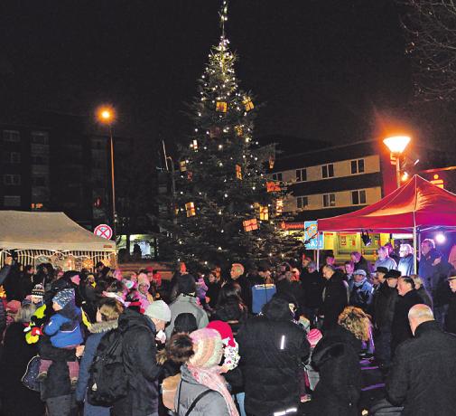 Stimmungsvoller Markt am 5. Dezember auf dem Hans-Hachenberg-Platz Image 2 Stimmungsvoller Markt am 5. Dezember auf dem Hans-Hachenberg-Platz Image 2