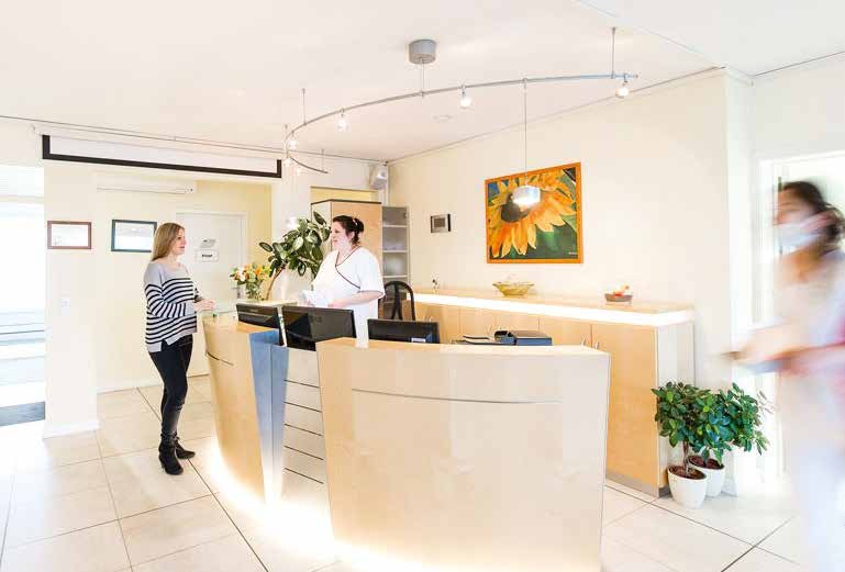 Helle und freundliche Räume empfangen die Patienten im Zahnzentrum Alstertal