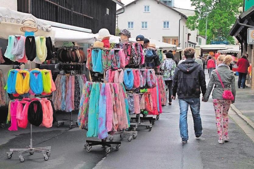 Entlang der Kirchstraße, Burgstaller Weg und Kronacher Straße werden etwa 50 Fieranten wieder ihre Waren anbieten. Fotos: hf Entlang der Kirchstraße, Burgstaller Weg und Kronacher Straße werden etwa 50 Fieranten wieder ihre Waren anbieten. Fotos: hf