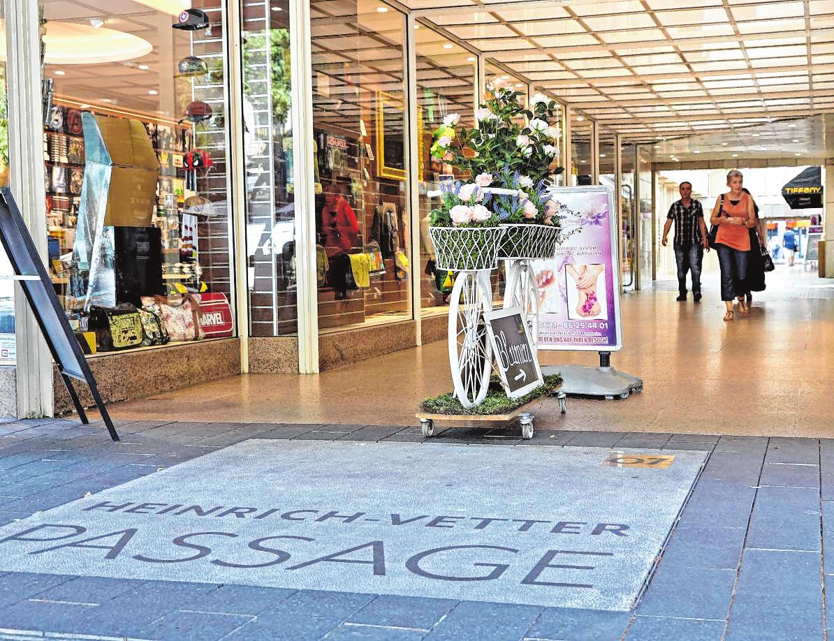 Die Heinrich-Vetter-Passage ist beliebter Treffpunkt, die ÖVA-Passage wird saniert. Die Heinrich-Vetter-Passage ist beliebter Treffpunkt, die ÖVA-Passage wird saniert.