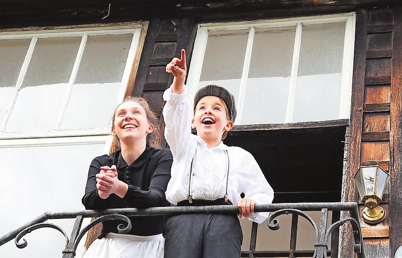 Freilufttheater: „Heimwärts in die Fremde“ in Siebeldingen. Foto: Helmut Dudenhöffer/frei Freilufttheater: „Heimwärts in die Fremde“ in Siebeldingen. Foto: Helmut Dudenhöffer/frei