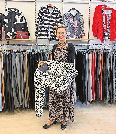 Trägt selbst gerne modisch angesagtes „Animalprint“: Elvira Mack. FOTO: STROHMENGER/FREI Trägt selbst gerne modisch angesagtes „Animalprint“: Elvira Mack. FOTO: STROHMENGER/FREI