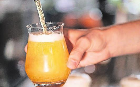 Bier ist eines der beliebtesten deutschen Exportgüter. Hergestellt wird es von Brauern und Mälzern, die jetzt eine modernisierte Ausbildung durchlaufen. Bier ist eines der beliebtesten deutschen Exportgüter. Hergestellt wird es von Brauern und Mälzern, die jetzt eine modernisierte Ausbildung durchlaufen.