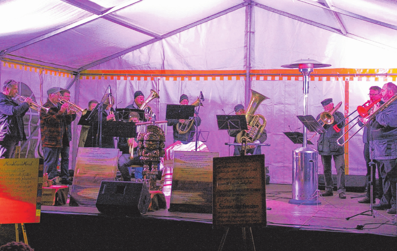 Auch der Posaunenchor wird wieder beim Lichterbaumfest auftreten. Auch der Posaunenchor wird wieder beim Lichterbaumfest auftreten.