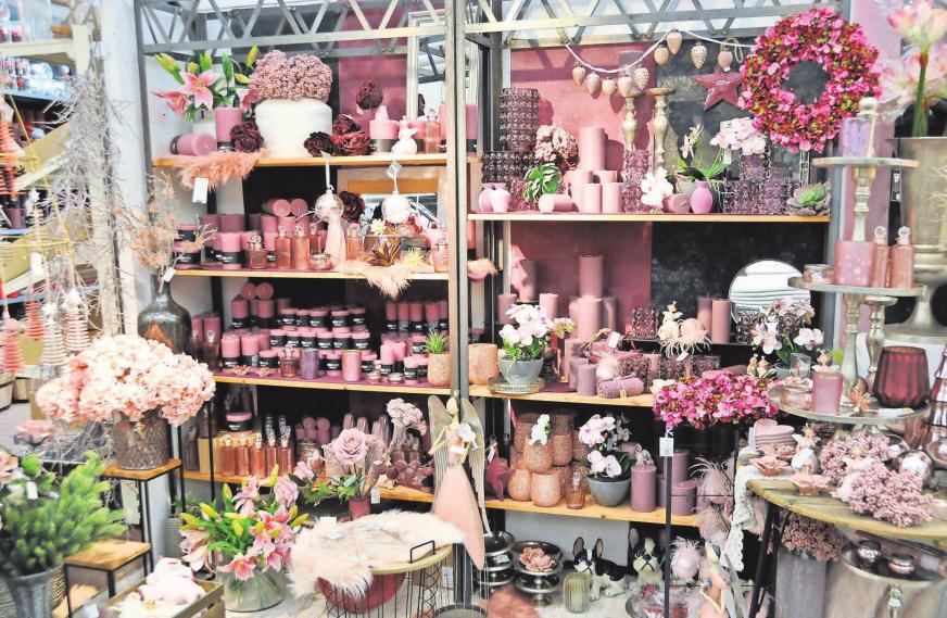 Rosa ist in diesem Jahr die Trendfarbe im Advent und zu Weihnachten: Herzlich Willkommen bei Glende an der Göttinger Landstraße. Rosa ist in diesem Jahr die Trendfarbe im Advent und zu Weihnachten: Herzlich Willkommen bei Glende an der Göttinger Landstraße.