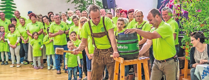 Der Bieranstich durch den Ortsteilbürgermeister gehört zur Eröffnung. Der Bieranstich durch den Ortsteilbürgermeister gehört zur Eröffnung.