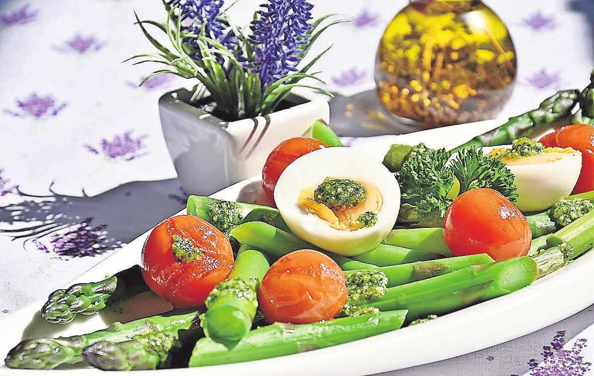 Neben dem Klassiker mit Sauce Hollandaise, Schinken und Kartoffeln, gibt es zahlreiche andere delikate Zubereitungsarten, beispielsweise als Vorspeisenvariation. Neben dem Klassiker mit Sauce Hollandaise, Schinken und Kartoffeln, gibt es zahlreiche andere delikate Zubereitungsarten, beispielsweise als Vorspeisenvariation.