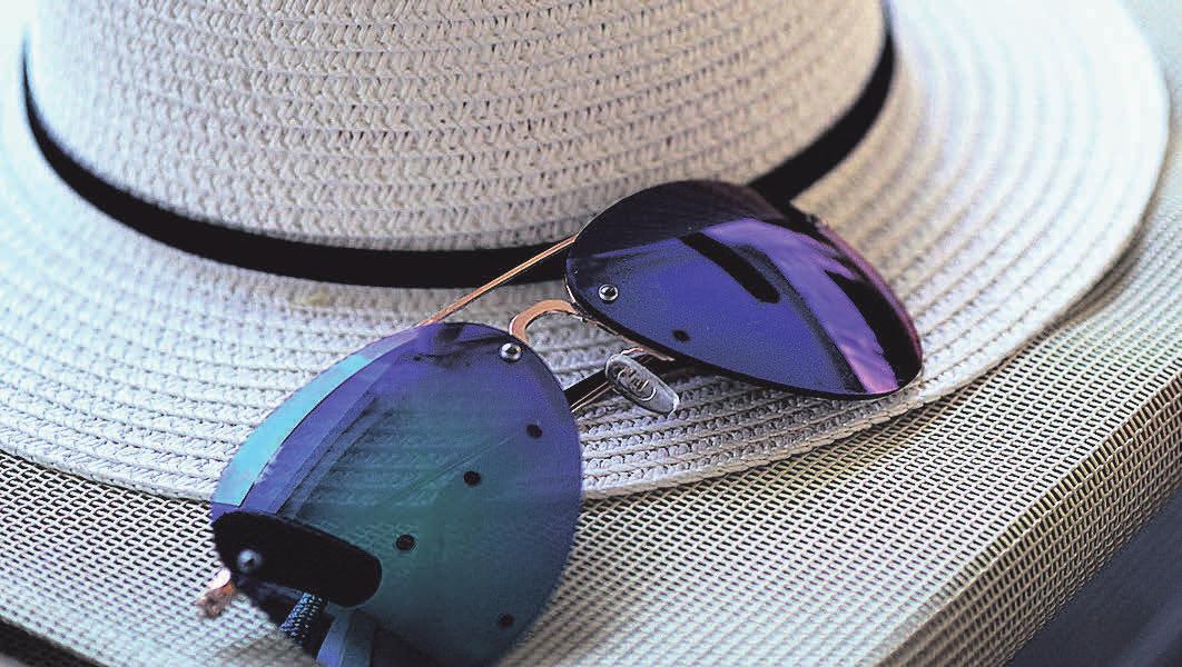 Sonnenhut und Sonnenbrille sind ein wichtiger Schutz Sonnenhut und Sonnenbrille sind ein wichtiger Schutz