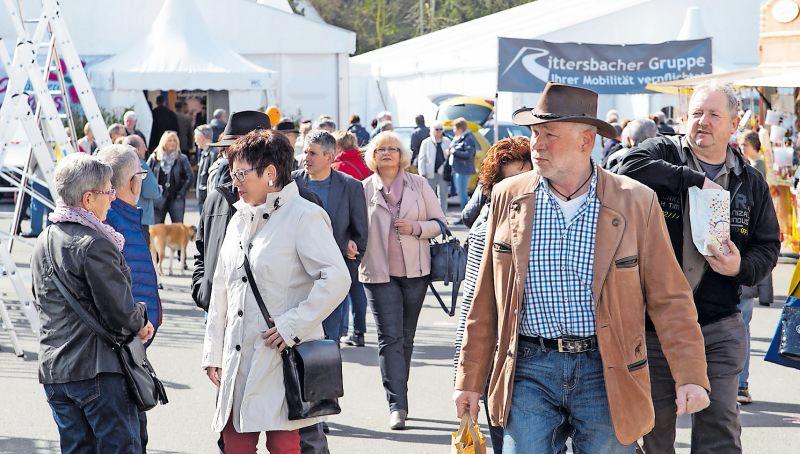 Viel zu sehen im Zelt und im Freien Viel zu sehen im Zelt und im Freien