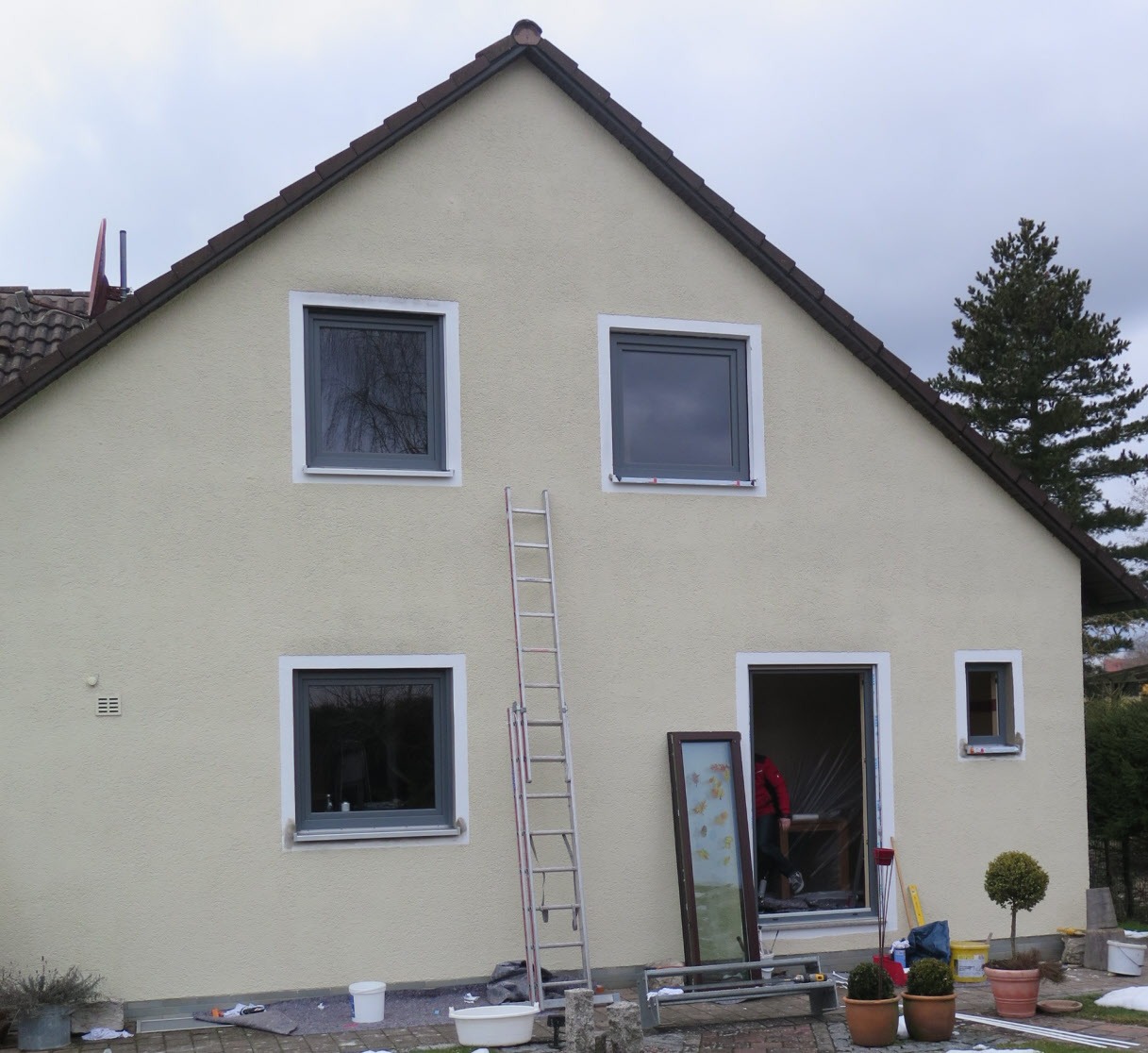 Bei der energetischen Sanierung eines Hauses kannmit den richtigen Türen und Fenstern viel erreicht werden. Foto: ENA Bei der energetischen Sanierung eines Hauses kannmit den richtigen Türen und Fenstern viel erreicht werden. Foto: ENA