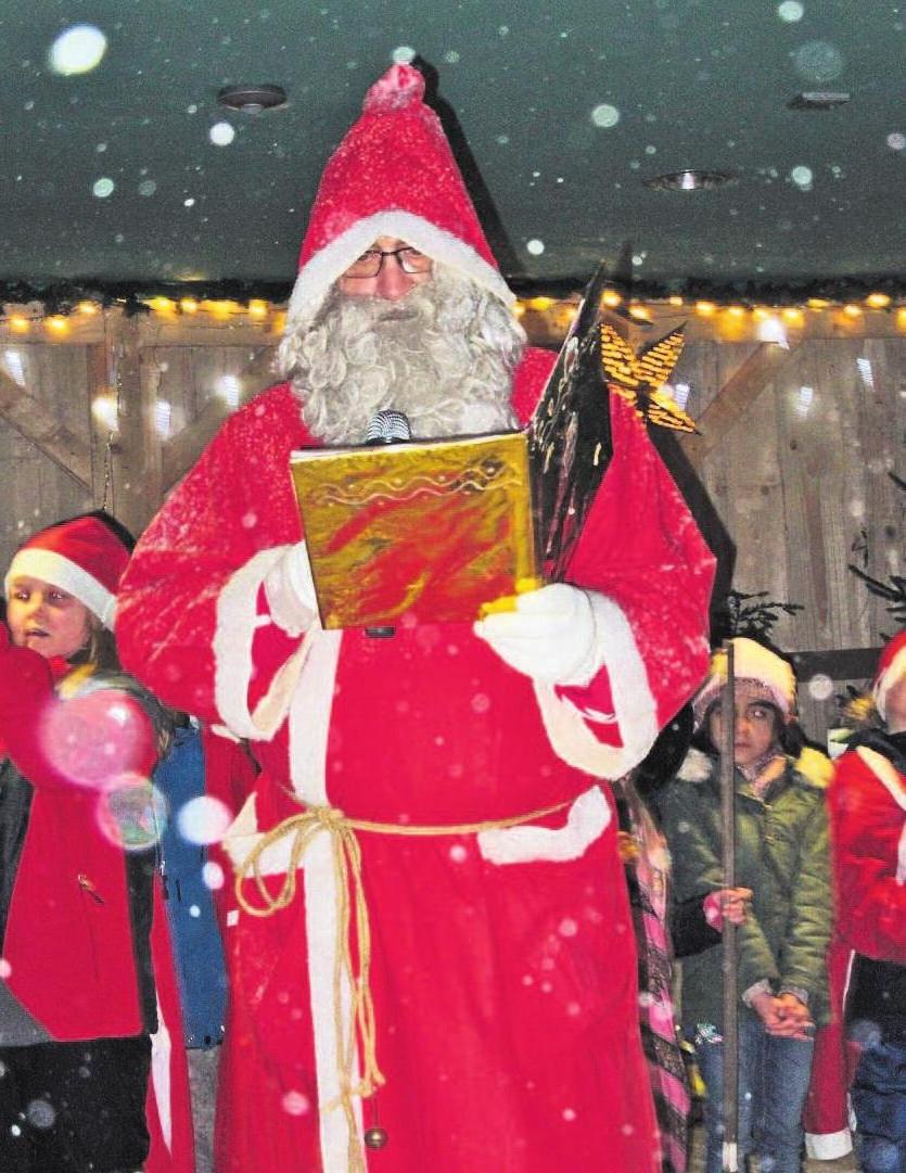 Begehrter Mann: Der Nikolaus wird auch diesmal am Marktleuthener Weihnachtsmarkt im Egerpark vorbeischauen. Foto: Hans Gräf Begehrter Mann: Der Nikolaus wird auch diesmal am Marktleuthener Weihnachtsmarkt im Egerpark vorbeischauen. Foto: Hans Gräf